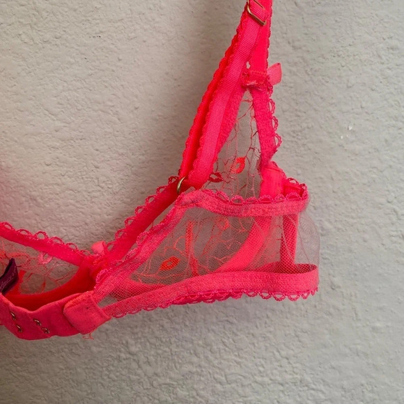 L’Agent Agent Provocateur neon melon bright pink lace mesh bra 32A kisses lips - Picture 9 of 9